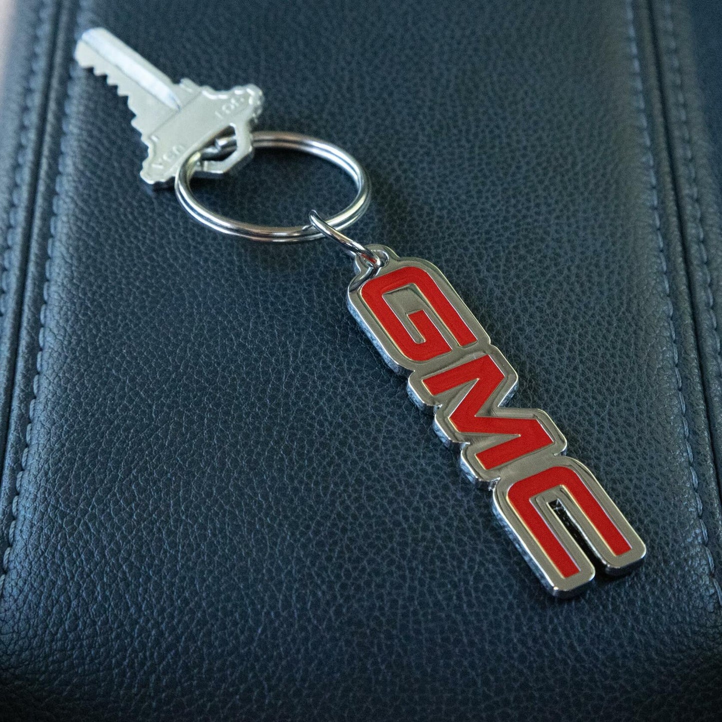 Plasticolor 004578R01 GMC Enamel Key Chain Red & Chrome